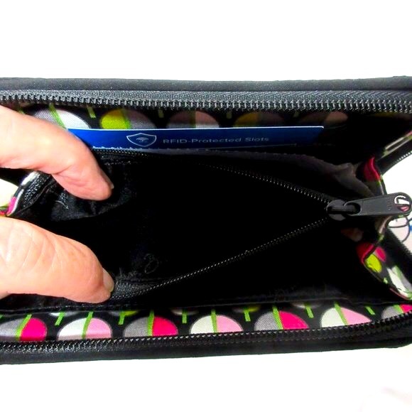 Vera Bradley RFID Grab & Go Wristlet Classic Black Microfiber NWT MSRP $… - Picture 7 of 9